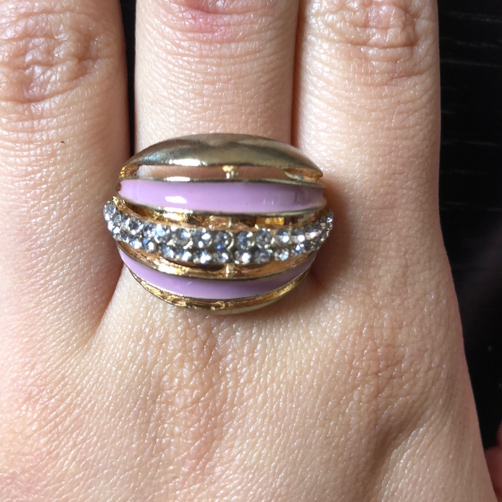 Pink/purple golden ring with diamonds